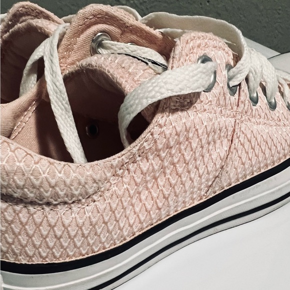 💥Unique light pink - peach Converse shoes - Picture 3 of 9